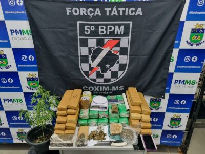 Imagem da notícia Mulheres são presas após Força Tática encontrar vaso com muda de maconha, cocaína, munições e moto furtada em Coxim